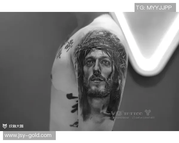 足球巨星耶稣纹身背后的信仰故事与力量象征解析 足球巨星耶稣纹身背后的信仰故事与力量象征解析