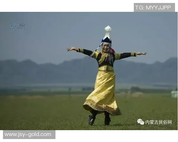 身着蒙古袍的草原足球球星闪耀绿茵场展现独特民族风采