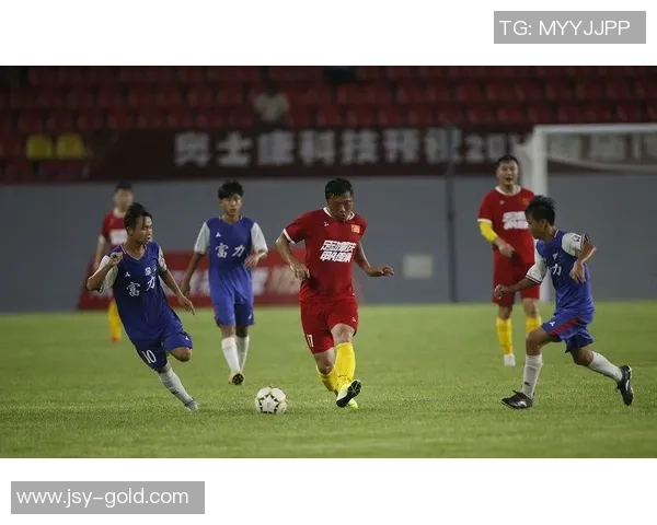 阿迪达斯足球球星短袖新品发布激情助力球场表现